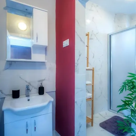 0044 - Taksim, Comfy, Modern And Economic Flat. 아파트 이스탄불