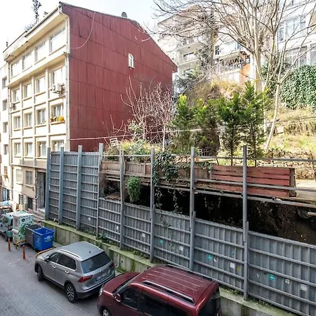 0044 - Taksim, Comfy, Modern And Economic Flat. Apartamento *