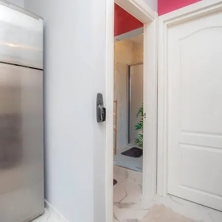 0044 - Taksim, Comfy, Modern And Economic Flat. Apartamento *